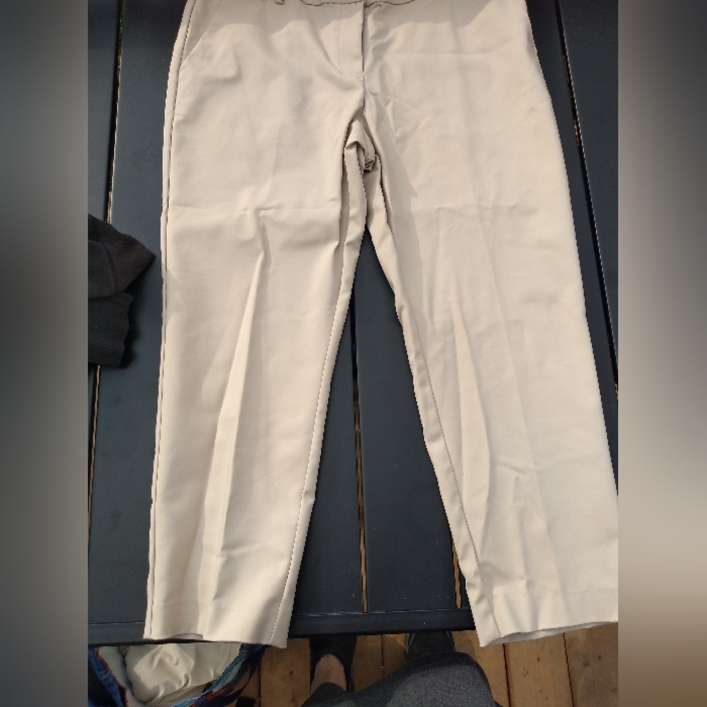 Alfred Sung Women's Khaki Coloured Cropped Dress Pants, Size 14, Like New - Picture 9 of 9